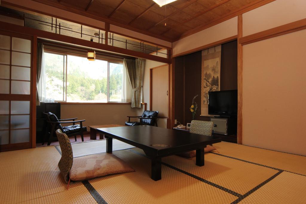 Gokayama Onsen Akaokan นันโตะ ภายนอก รูปภาพ
