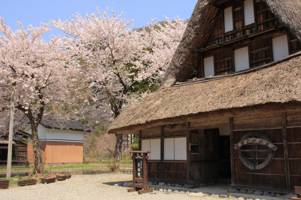 Gokayama Onsen Akaokan นันโตะ ภายนอก รูปภาพ
